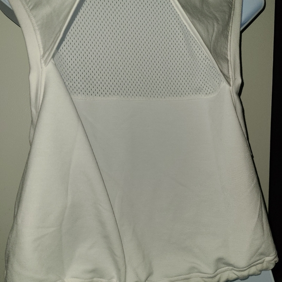 Women's Sz Small Under Armour Funnel Neck Crop top - Picture 3 of 7